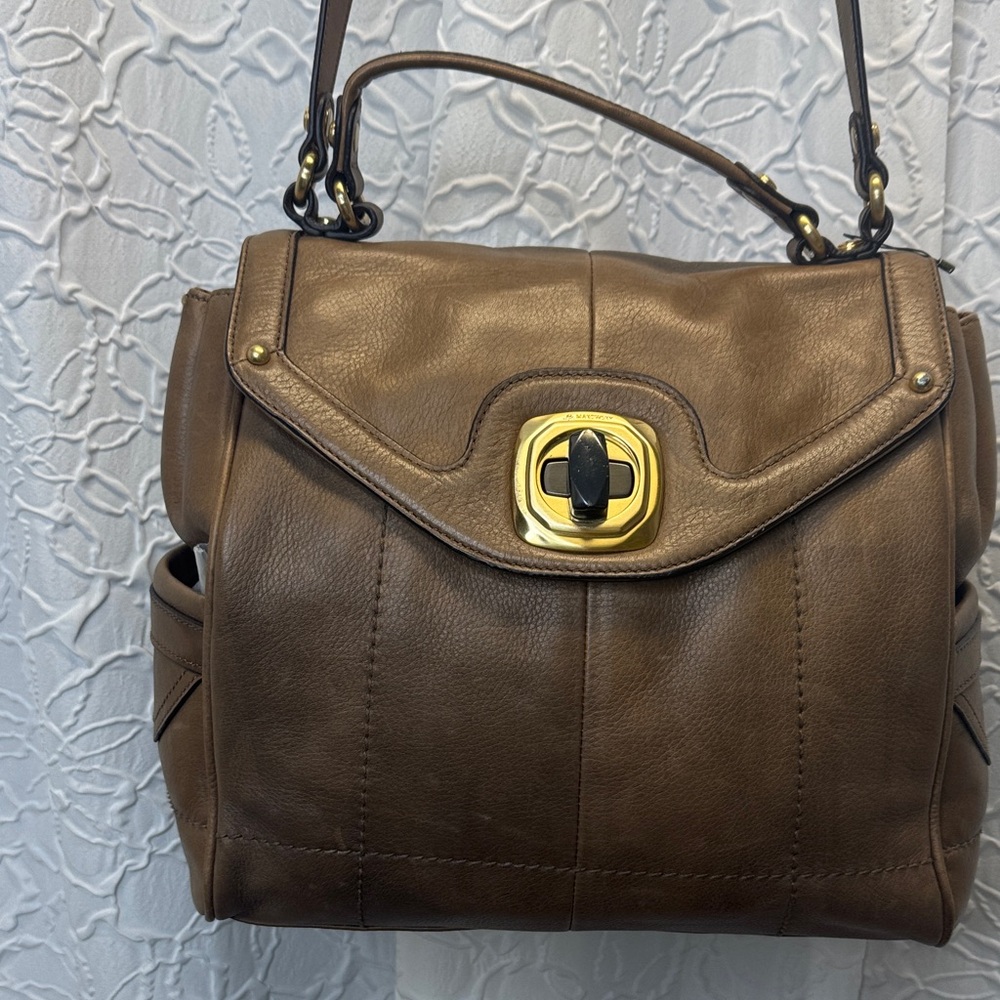 ✅ B Makowsky  Leather Shoulder Bag with Gold Accent